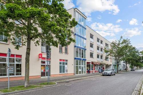 Hausansicht - Moderne Dachgeschosswohnung mit Sonnenterrasse im Zentrum von Velten