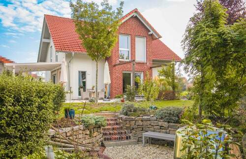 Aussenansicht - Modernes Einfamilienhaus mit großem Garten - energieeffizient & zeitgemäß wohnen in Pettstadt