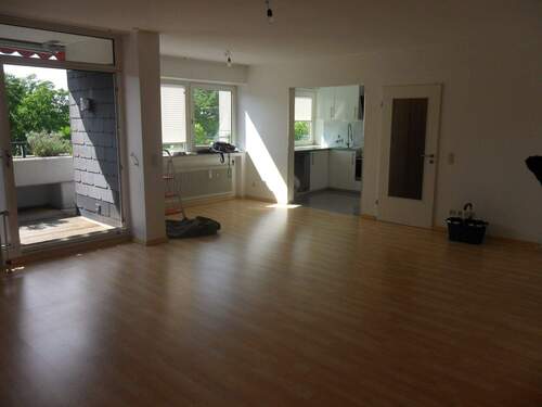 12-Wohnzimmer Blick zur Küche.JPG - 