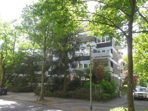 03-Hausfront-Komplexansicht.JPG - 3 Zimmer Etagenwohnung in Gelsenkirchen