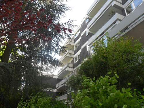 04-Hausfront-Ostbalkone.JPG - Etagenwohnung mit 80,40 m&sup2; in Gelsenkirchen zum Kaufen