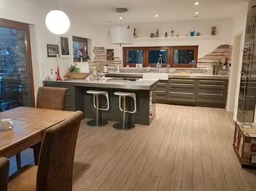 Bild 4 - Einfamilienhaus mit 260,00 m&sup2; in Berlin zur Miete