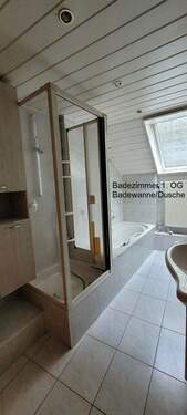 Badezimmer 1. OG - Doppelhaushälfte mit 230,00 m&sup2; in Eibelstadt zum Kaufen