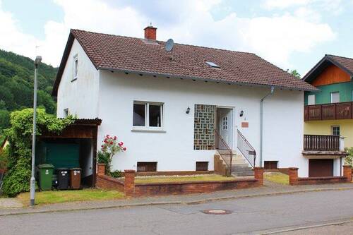 Frontseitenansicht II.JPG - 8 Zimmer Einfamilienhaus zum Kaufen in Wald-Michelbach