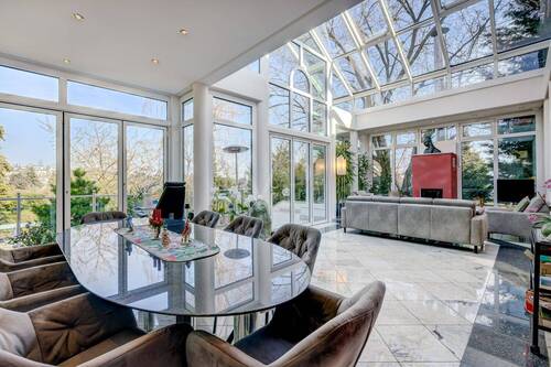 Wintergarten mit haushohem Glasdach - 