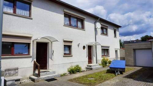 Hofansicht - Großes Familienhaus mit Einliegerwohnung & Garten in Britz