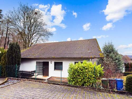 Ansicht mit Eingansbereich - 