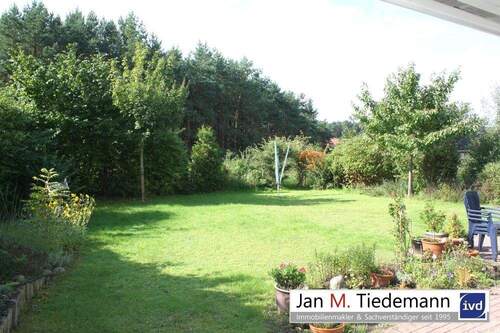 Blick in den Garten - Mehrfamilienhaus, Wohnhaus mit 237,00 m&sup2; in Herrnburg zum Kaufen