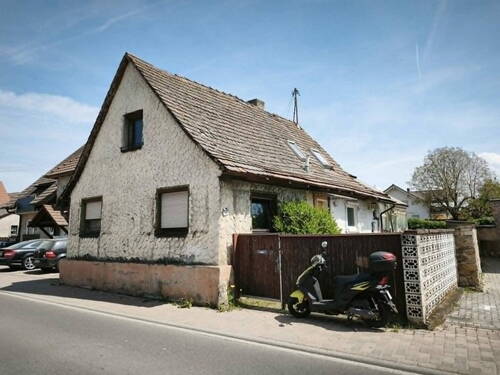 Bild 1 - Altes Haus mit großem Grundstück und Potenzial