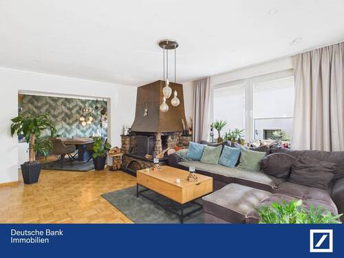 Wohnbereich mit Kamin - Schöne, helle Erdgeschosswohnung mit eigenem Garten.