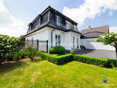 Vorgarten & Garage - 