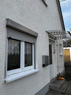 Giebelansicht Hauseingang - 5 Zimmer Einfamilienhaus zum Kaufen in Dietenheim