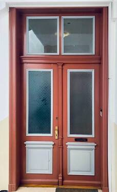 Haustür 1. OG Treppenhaus - Mehrfamilienhaus, Wohnhaus in Neumünster zum Kaufen