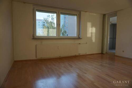 Wohnzimmer - 3 Zimmer-Wohnung in Böblingen mit Aufzug und Balkon - Ihr neues Zuhause wartet !