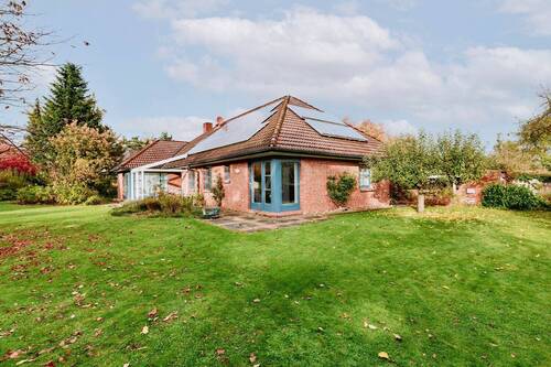 Hauansicht Garten - 5 Zimmer Einfamilienhaus zum Kaufen in Deutsch Evern