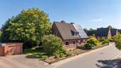 Außenansicht - Solide Doppelhaushälfte mit pflegeleichtem Grundstück und Modernisierungspotenzial in Heide