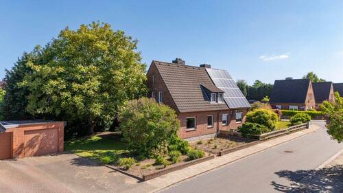 Außenansicht - Solide Doppelhaushälfte mit pflegeleichtem Grundstück und Modernisierungspotenzial in Heide