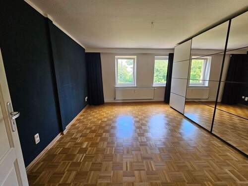 Geräumiges Schlafzimmer - 