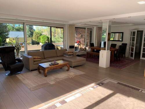 Helles Wohn-Esszimmer - Sonnige Dachterrassenwohnung in Solln