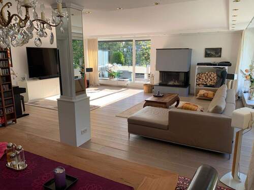 Großzügiges Wohnzimmer mit Kam - 3 Zimmer Etagenwohnung zum Kaufen in München