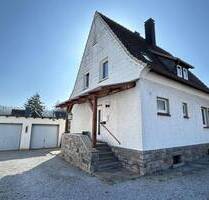 Charmantes Einfamilienhaus mit großem Grundstück, Doppelgarage in ruhiger Lage von Marsberg-Bredelar