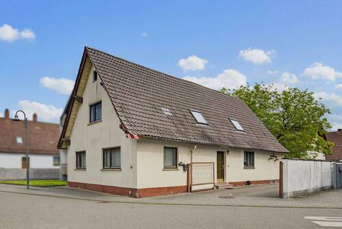 Außenansicht - Sanierungsbedürftiges Wohnhaus mit Doppelgarage & zusätzlicher Nutzfläche in Stutensee-FR