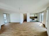 Wohnen/Küche - Charmante und Helle Wohnung mit großem Sonnenbalkon im Erstbezug!