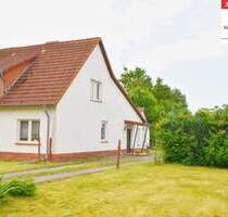 Doppelhaushälfte mit Potenzial und großem Grundstück! - Ahrenshagen-Daskow