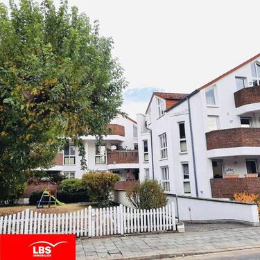 Außenansicht - Charmante Erdgeschosswohnung mit 3 Zimmern - beliebt, zentral, 76 m² Wohnkomfort