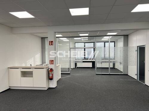 schöne Räume im Erdgeschoss - Büro in Bad Friedrichshall