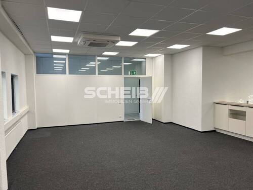 abgehängte Decken im Erdgeschoss - Büro mit 830,00 m&sup2; in Bad Friedrichshall zur Miete