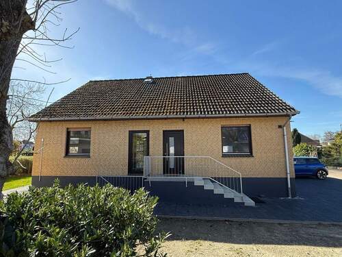 Außenansicht - 4 Zimmer Einfamilienhaus zur Miete in Weyhe