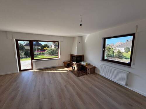 Wohnzimmer - 4 Zimmer Einfamilienhaus in Weyhe