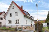 Hausansicht - Renovierungsbedürftiges Zweifamilienhaus in ruhiger Wohnlage von Keltern Ellmendingen