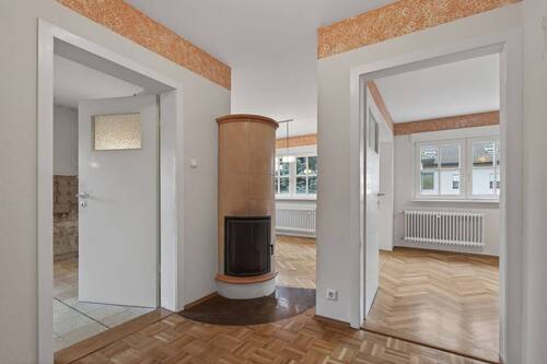 Flur + Kachelofen - Mehrfamilienhaus, Wohnhaus mit 170,00 m&sup2; in Keltern / Ellmendingen zum Kaufen