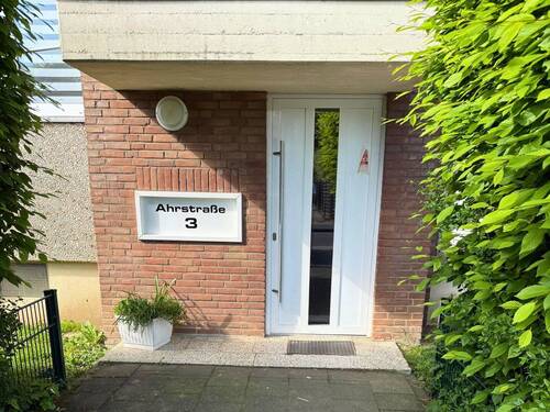 Hauseingang - 4 Zimmer Etagenwohnung zum Kaufen in Neuss / Norf