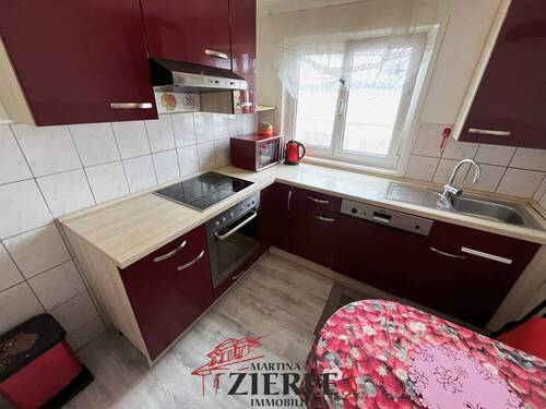 1_Küche - 3-Zimmer-DG Wohnung in Eislingen Süd mit zusätzlich ausgebauter Bühne und viel Gestaltungsspielraum!