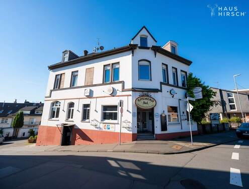 Außenansicht - (KI generiert) - Gastronomie und Mehrgenerationen unter einem Dach!