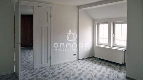 2. Obergeschoss - Wohnräume mit Flügeltür - 6 Zimmer Mehrfamilienhaus, Wohnhaus zum Kaufen in Goldberg