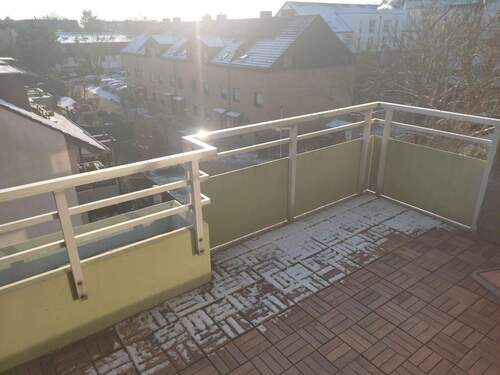 Dachterrasse mit neuem Boden - 2 Zimmer Etagenwohnung in Monheim am Rhein