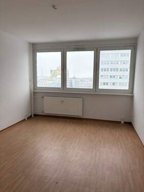 Wohn- und Schlafzimmer - Jetzt Einziehen! Eine Kaltmiete sparen **0706**