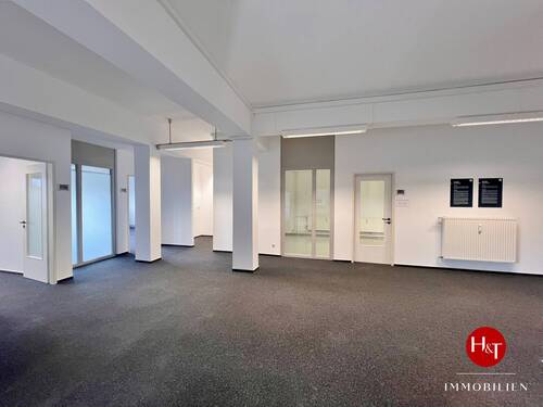 Büro mit Lagerfläche zu vermieten – Hechler & Twachtmann Immobilien GmbH - Große Kellerlagerräume mit geräumigen Büroeinheiten und Stellplätzen!