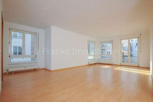 Wohnzimmer - Blasewitz - Helle 2 Zi. Wohnung inkl. EBK, Balkon und TG-Stellplatz