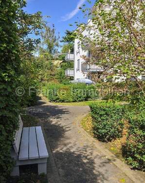 Gartenbereich - Etagenwohnung mit 68,00 m&sup2; in Dresden zum Kaufen