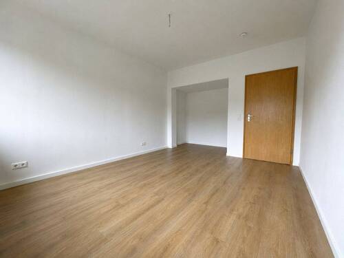 Zimmer 2 - Blick Tür - 