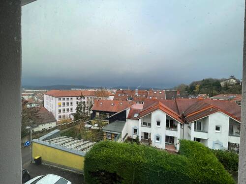 Blick aus dem Wohnzimmer - Charmante Wohnung im Altbau in bester Lage