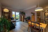 Wohnbereich mit Balkonausgang - Etagenwohnung mit 46,00 m² in Erfurt zum Kaufen