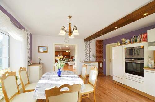 separate Küche - 6 Zimmer Mehrfamilienhaus, Wohnhaus in Jesendorf / Trams