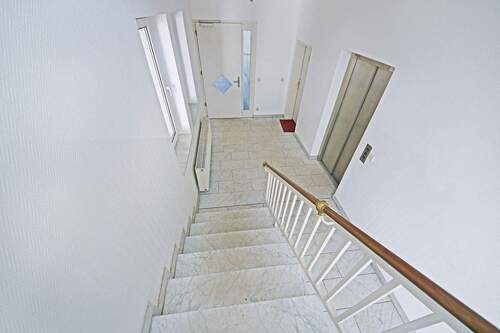 Hausflur / Treppenhaus im EG - Etagenwohnung mit 47,30 m&sup2; in Dessau-Roßlau zum Kaufen