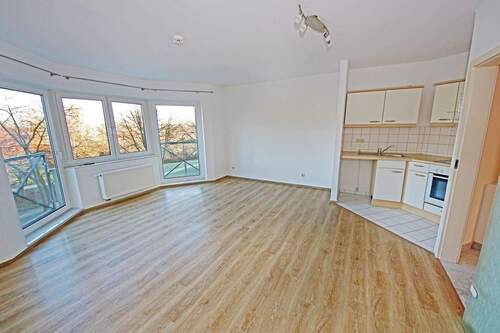 Wohnzimmer mit Küchenzeile - 